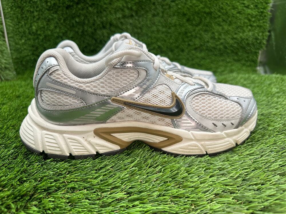 Nike V5 RNR HJ5228-102 Athletic Sneaker Men's 7.5 White Mesh Jogging Sports